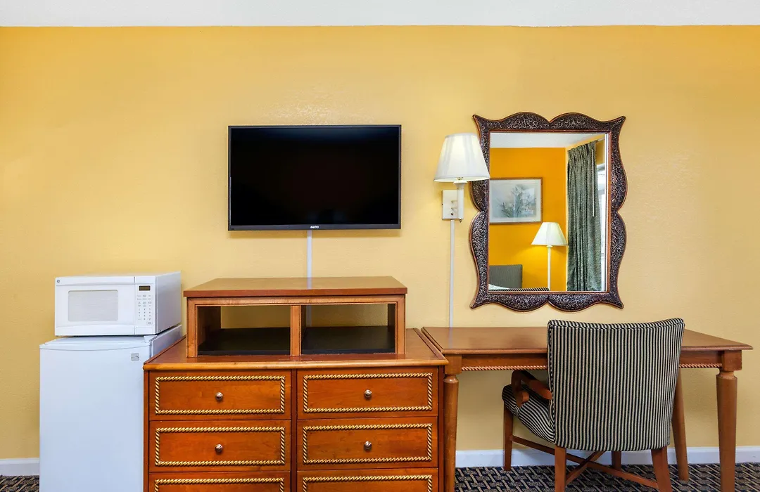 Days Inn By Wyndham Jacksonville-1