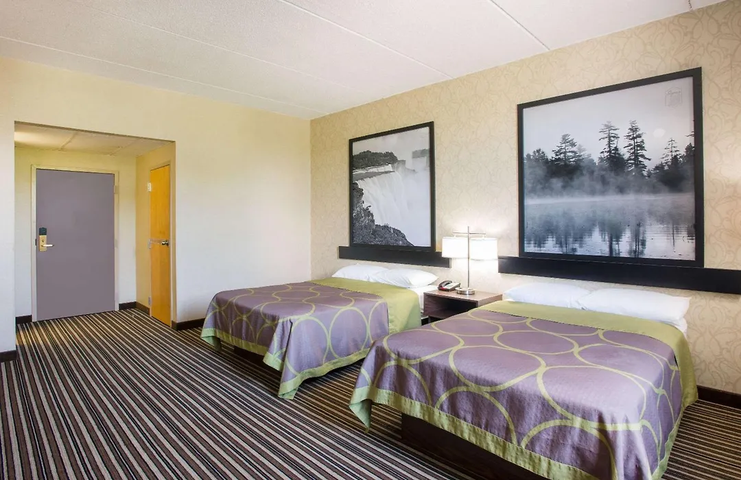 Super 8 By Wyndham Plattsburgh-1