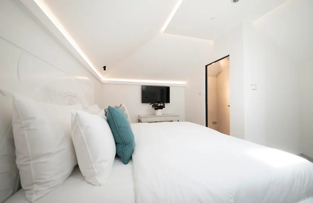 Lazure Hotel & Marina-1