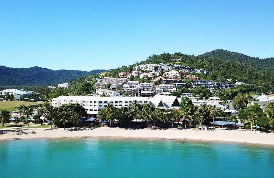 Airlie Beach Hotel-1