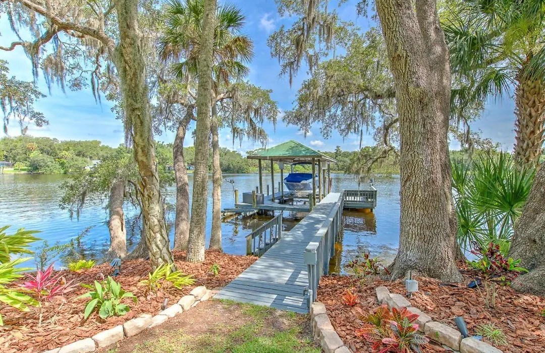 Riverbend Retreat Fla-1