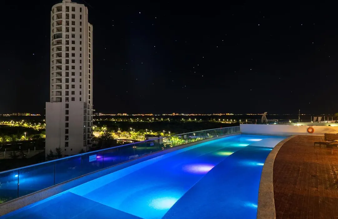 Suites Malecon Cancun-1