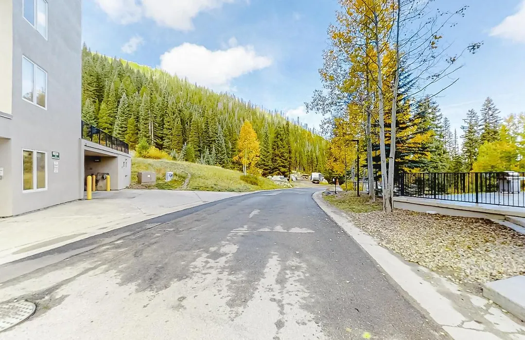 Iron Horse Resort D3084-1