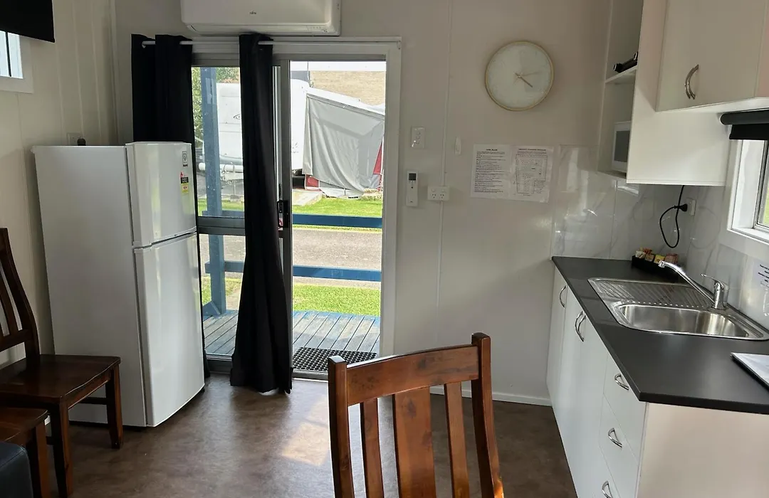 Batemans Bay Holiday Park & Hostel-1