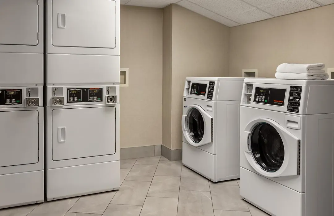 La Quinta Inn & Suites By Wyndham Lake George-1