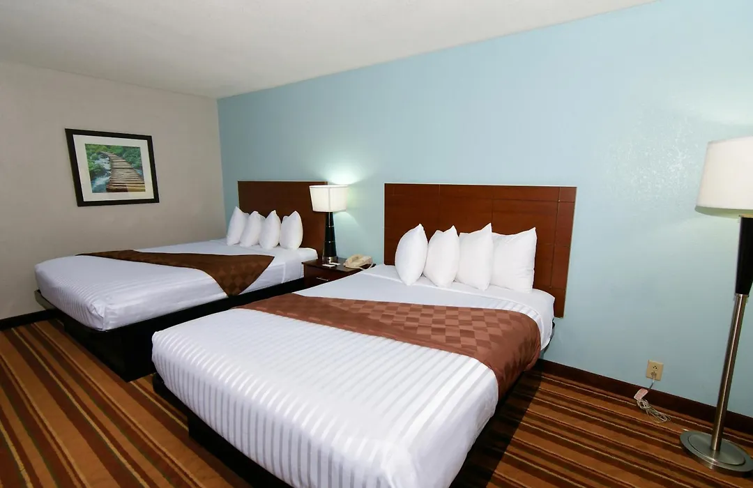 Rock Island Inn & Suites Marshalltown-1