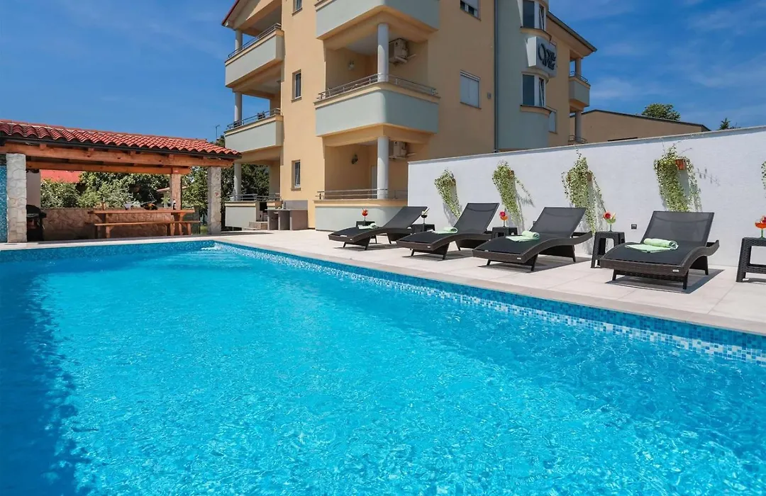 Villa Vita Apartments & Studios With Common Pool-1