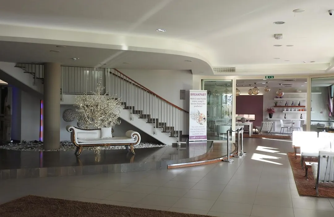 Yes Hotel Touring&SPA-1