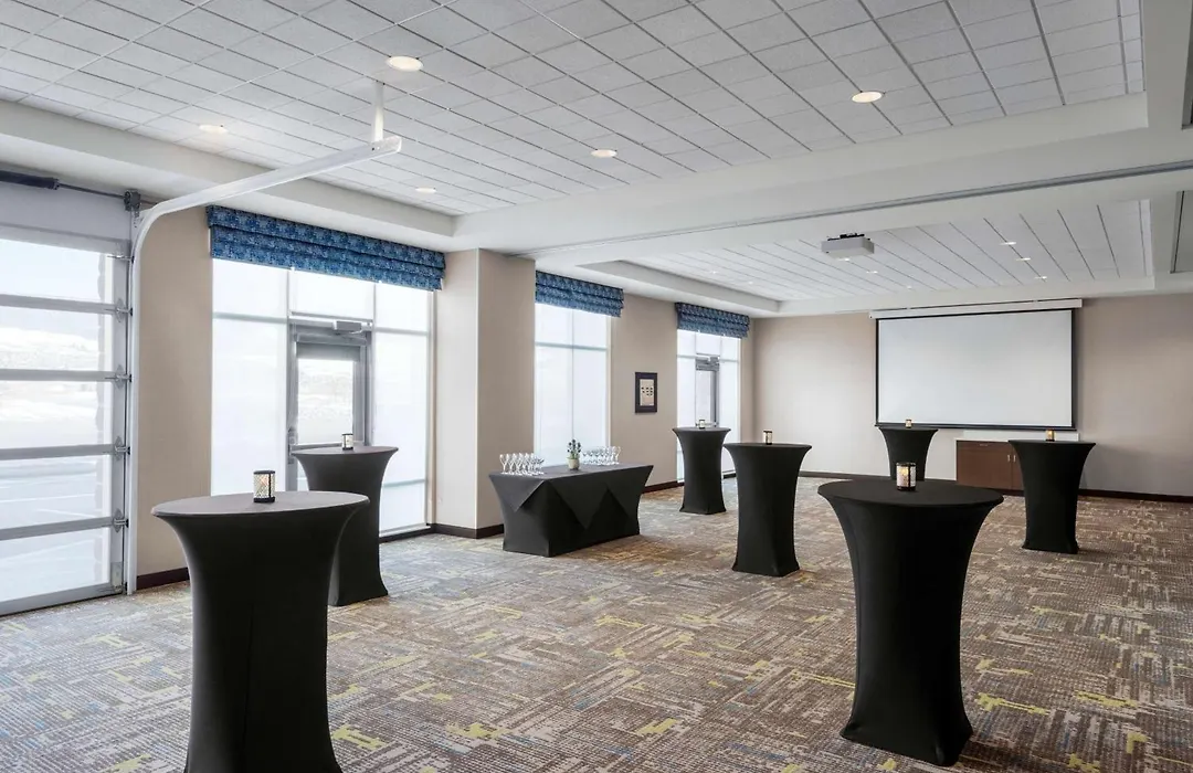 Hampton Inn & Suites Kelowna, British Columbia, Canada-1