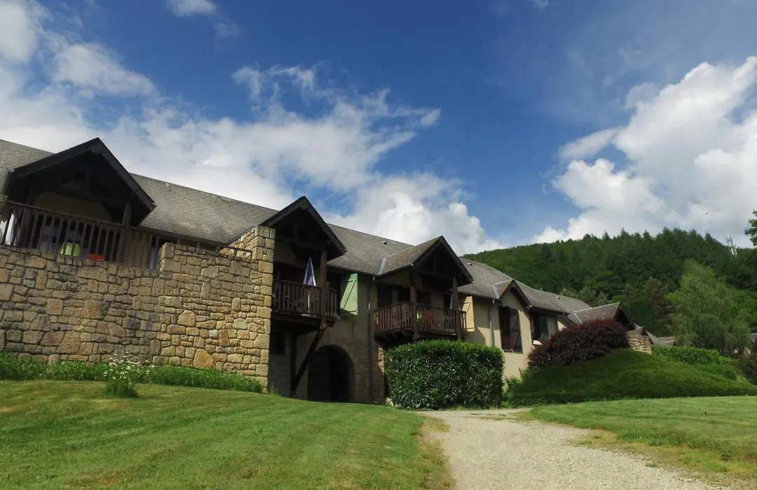 VVF Villages Le Château sur la Vienne Nedde-1