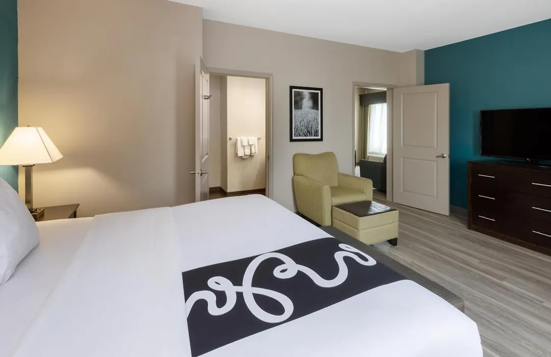 La Quinta Inn & Suites By Wyndham Durant-1