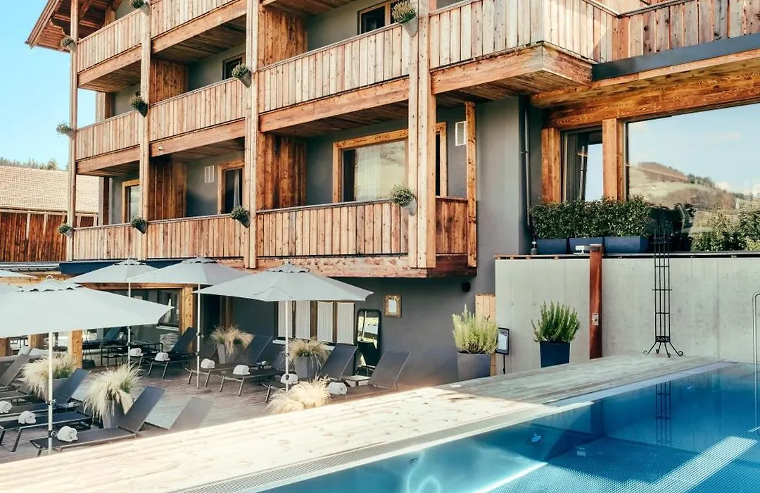 ALMMONTE SENSUM SUITES - Funky Living Hotel-1