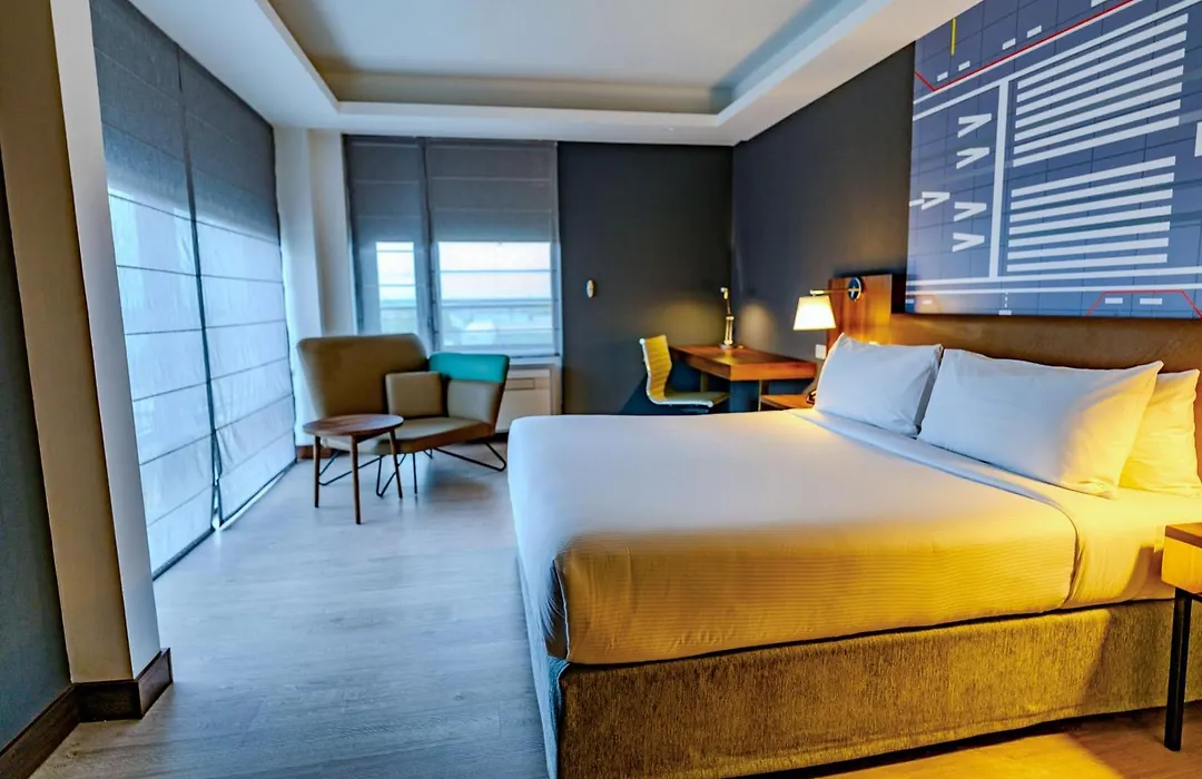 Courtyard By Marriott Santiago Airport-1