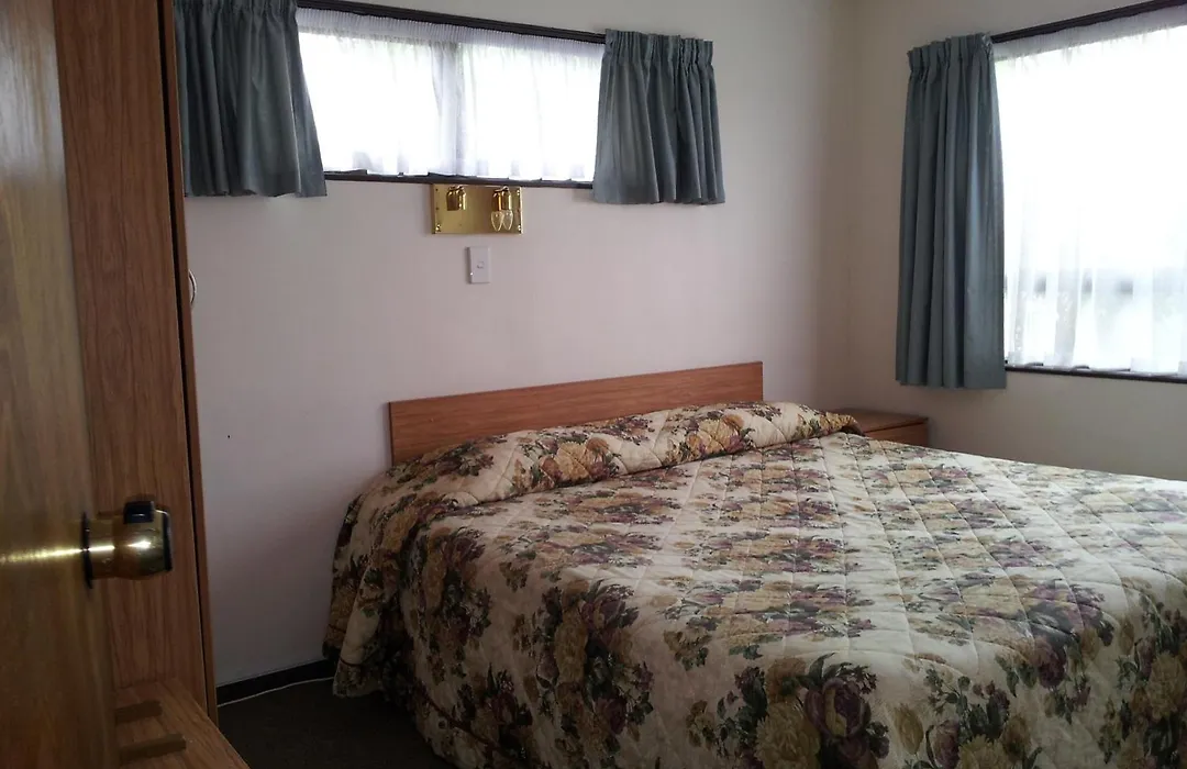 Ace High Motor Inn-1