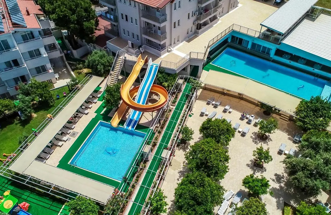 Catty Cats Garden Hotel-1