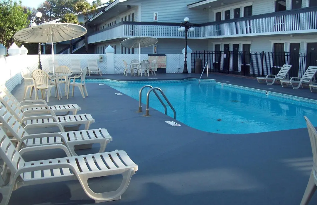 Days Inn By Wyndham Savannah Airport-1