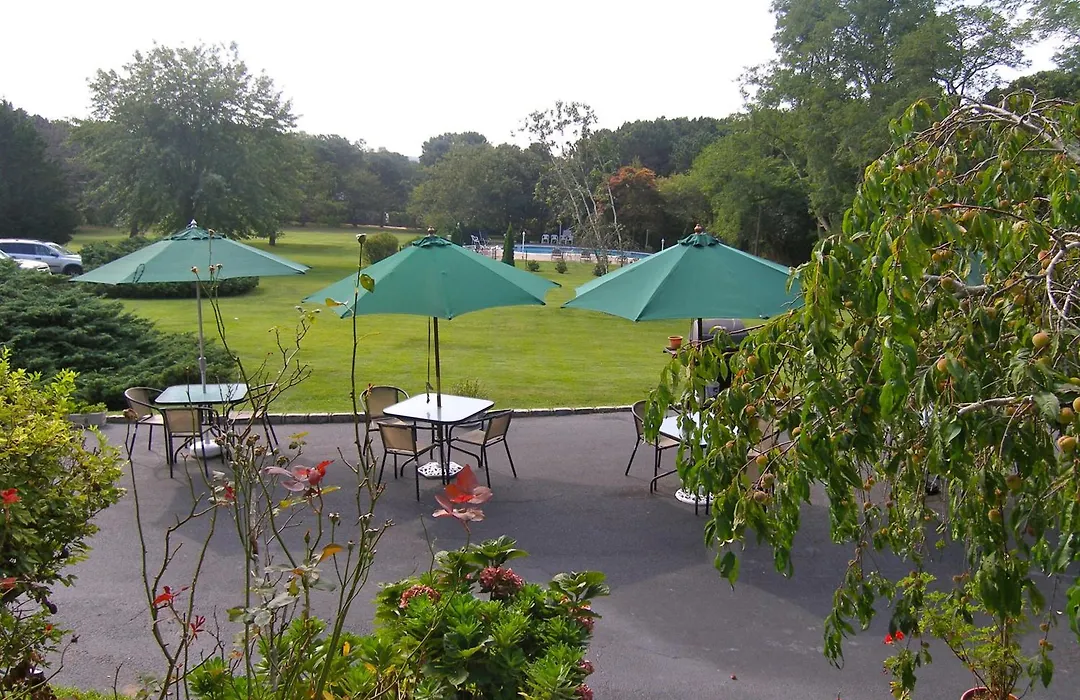 Hamlet Inn - Passes To Coopers Beach-1