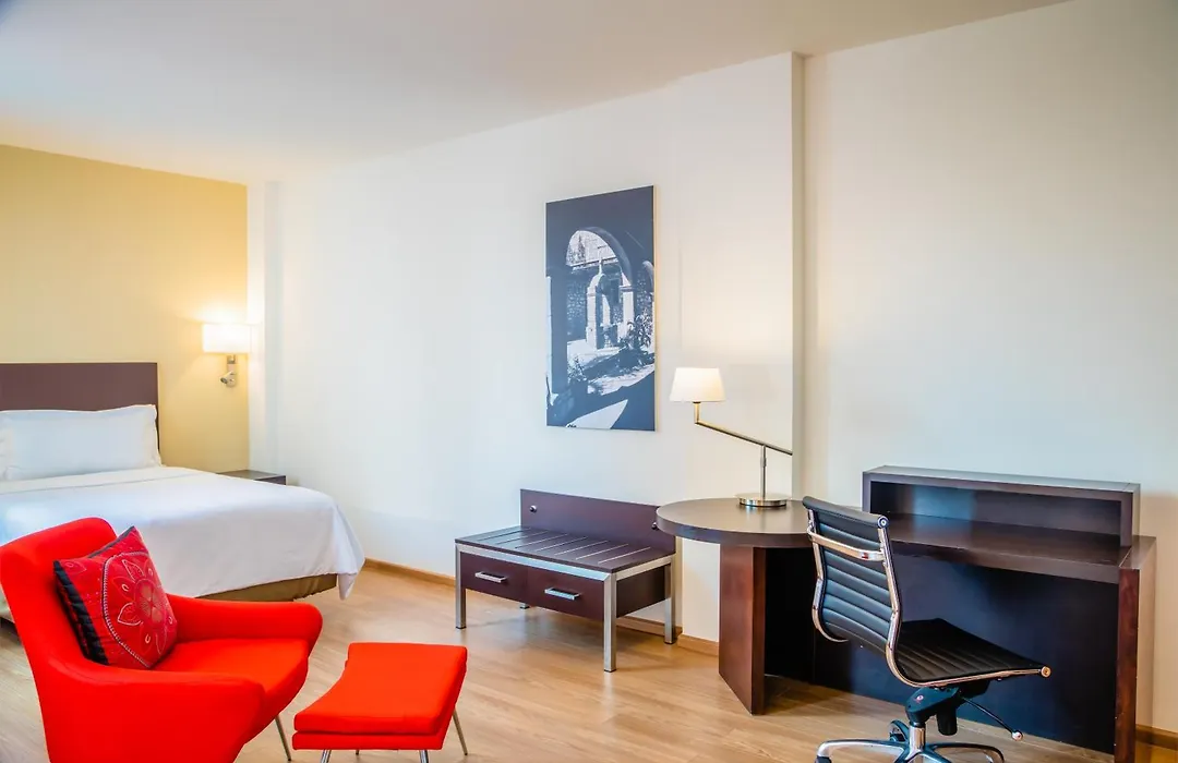 Fiesta Inn Express Perinorte-1