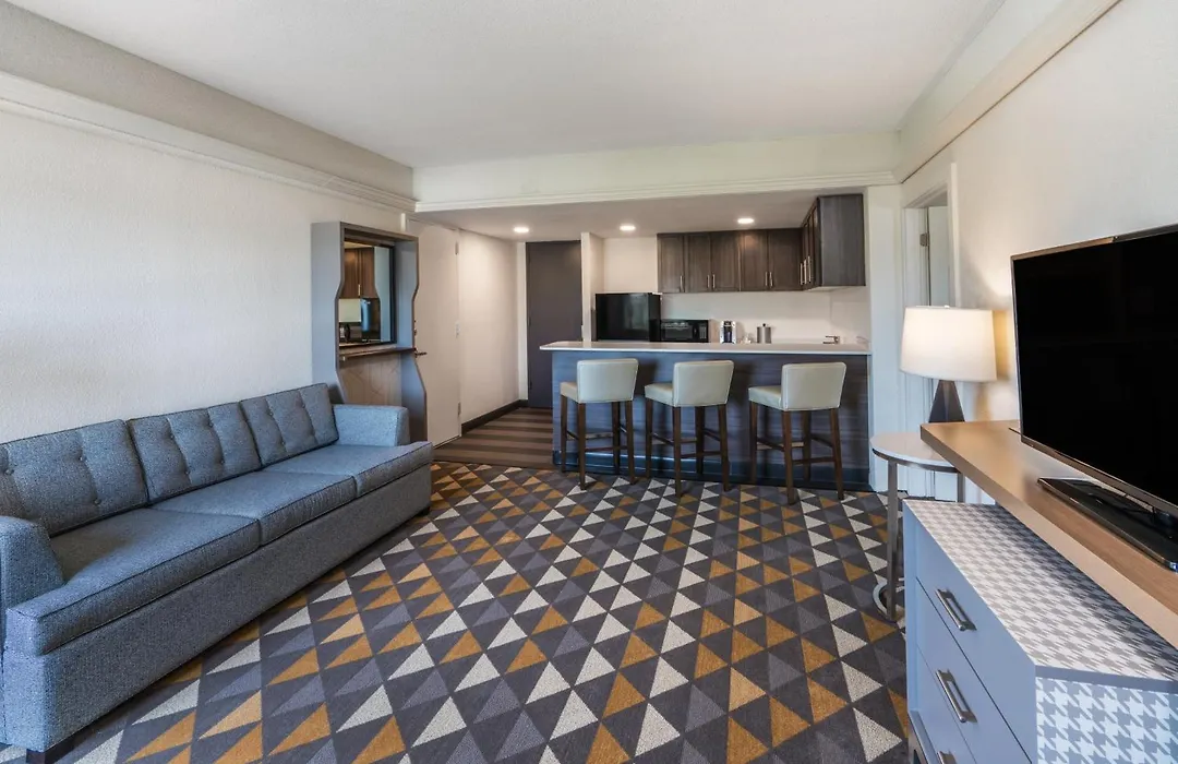 Holiday Inn & Suites Pittsfield-Berkshires By Ihg-1