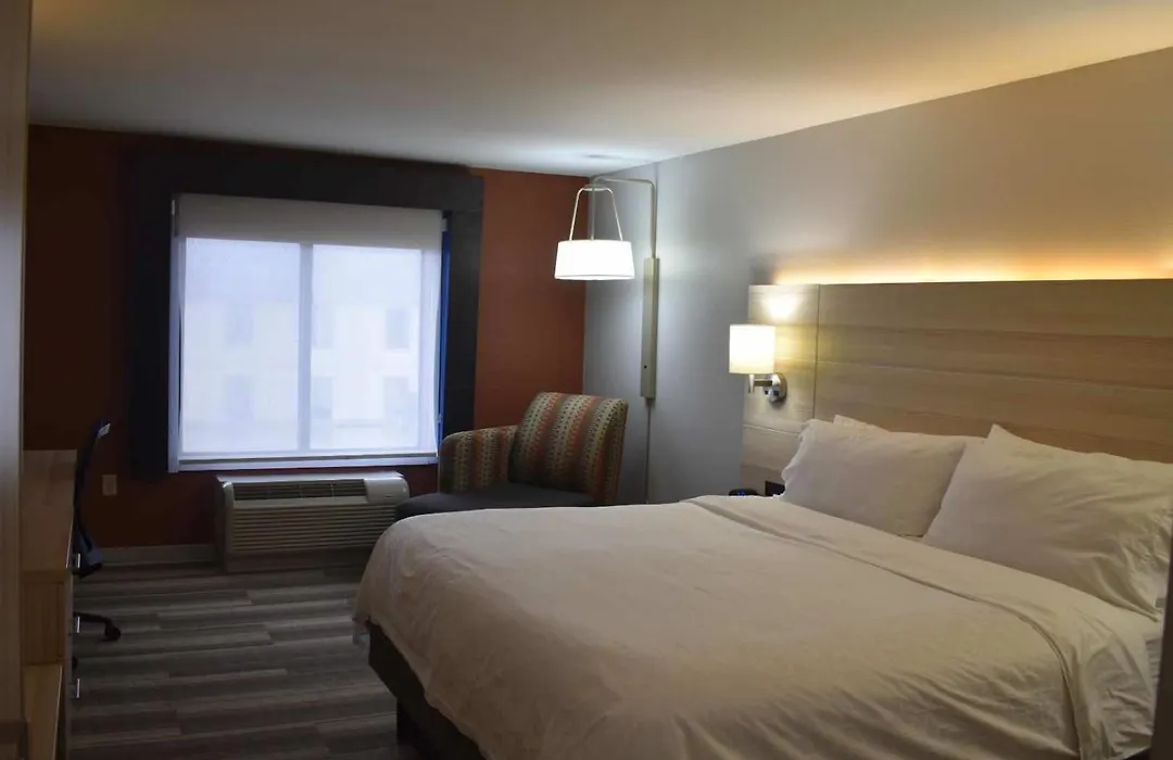 Holiday Inn Express Hotel & Suites Mcpherson By Ihg-1