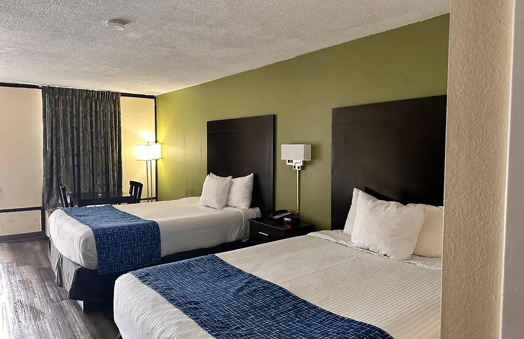 Travelodge By Wyndham Clarksville-1