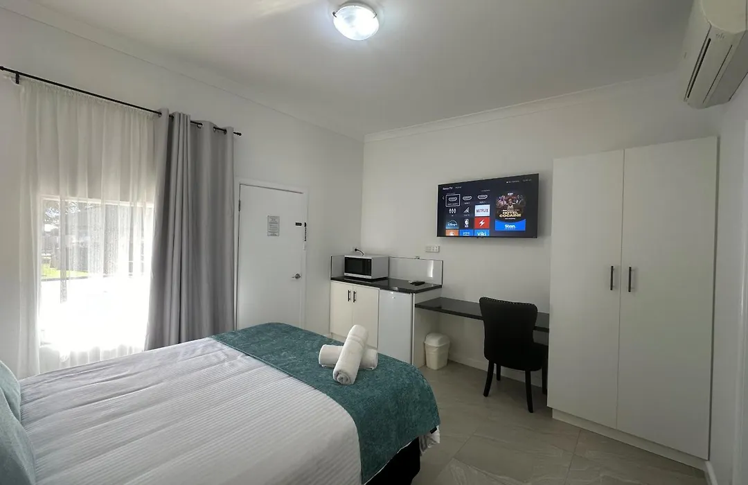 Mia Motel-1