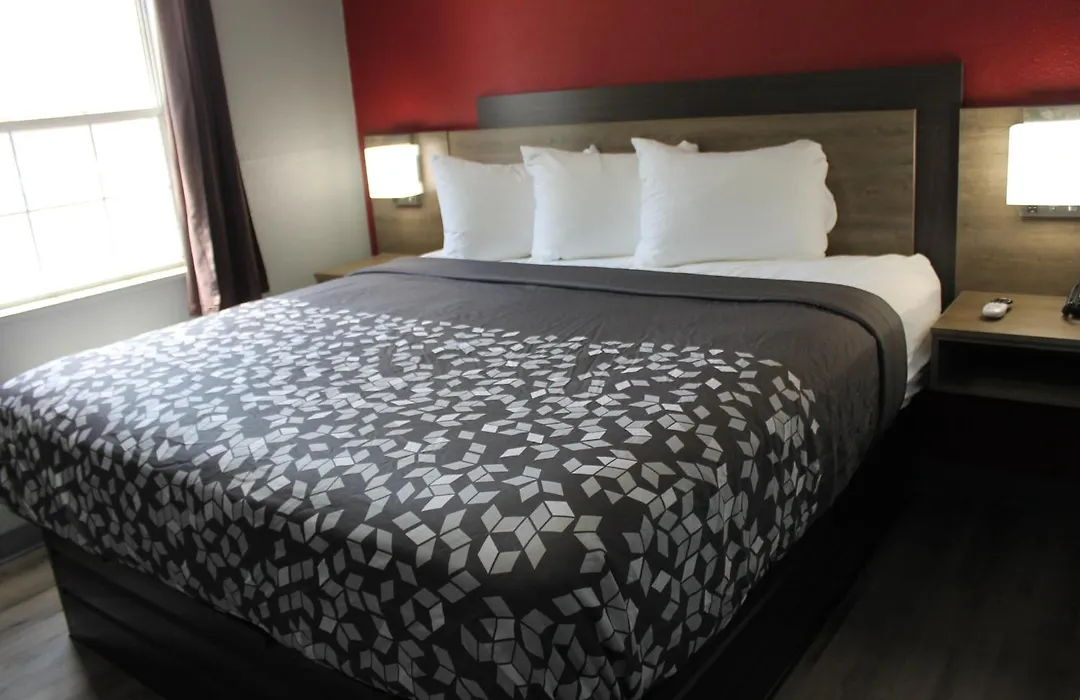 Econo Lodge Kennett-1