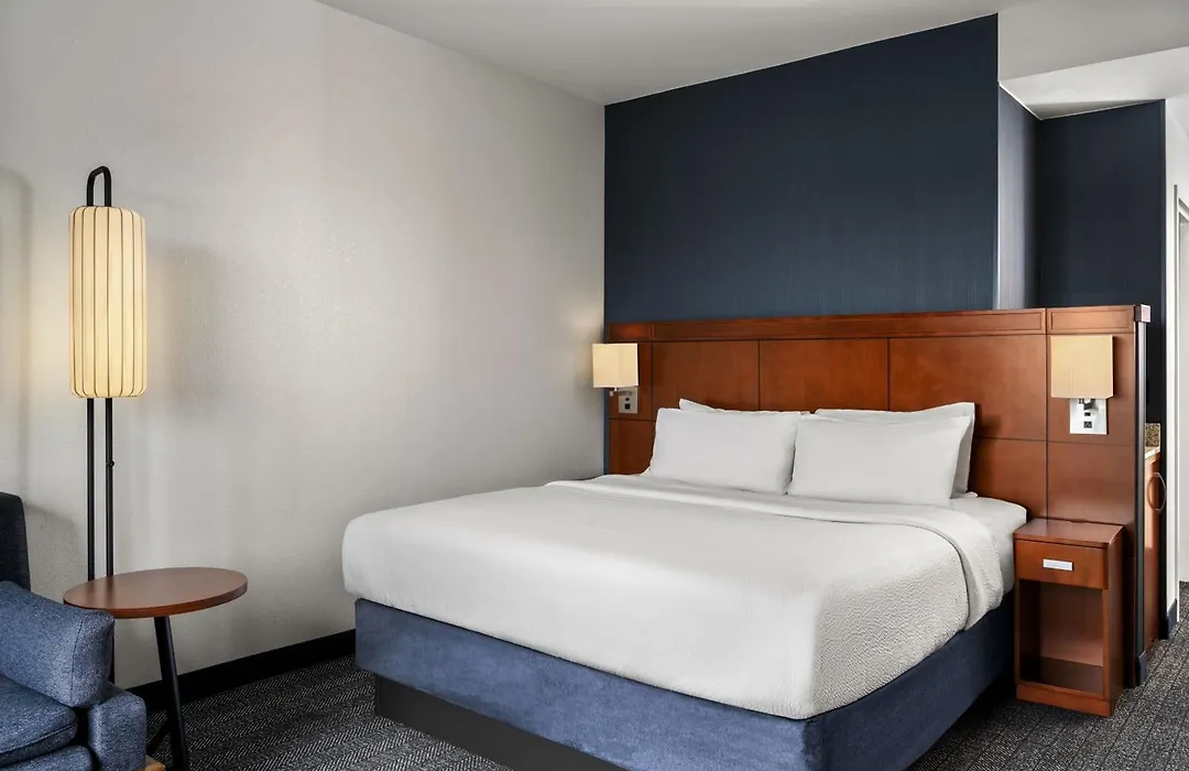 Courtyard By Marriott Evansville East-1