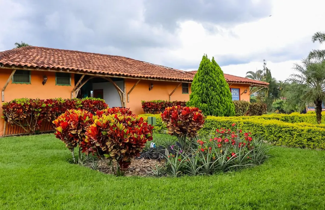 Hotel Parque De Los Arrieros-1