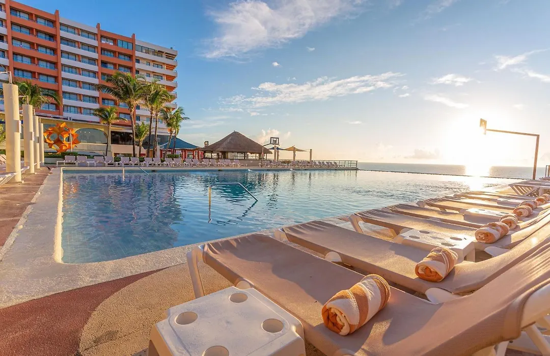 Crown Paradise Club Cancun-1