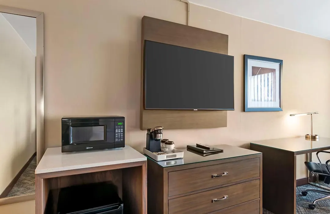 Best Western Plus Kansas City Sports Complex Hotel-1