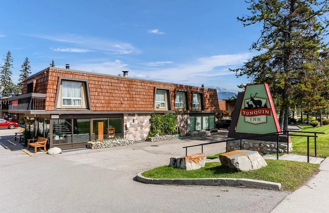 Tonquin Inn-1