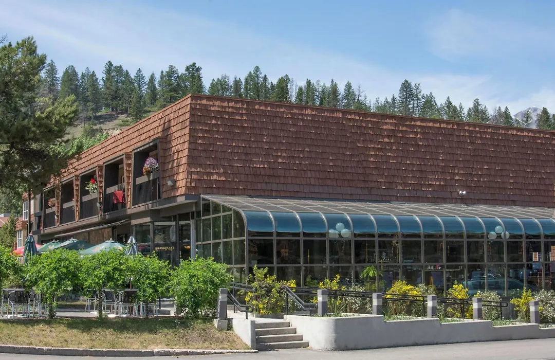 Tonquin Inn-1