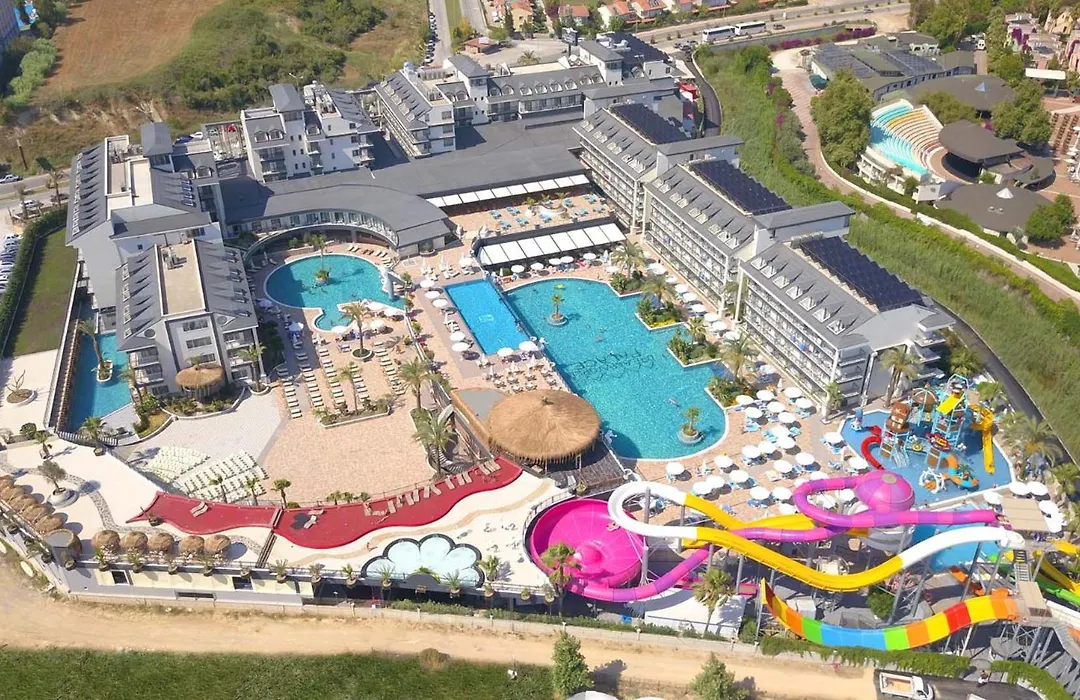Dream World Palace-1