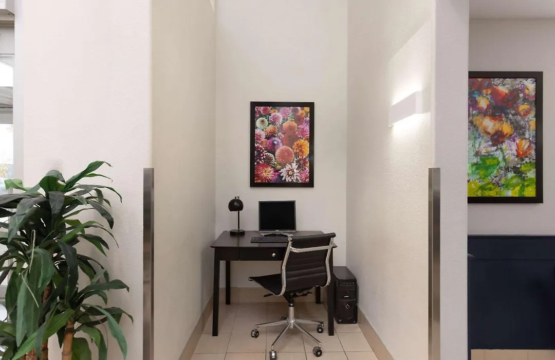 Super 8 By Wyndham St-Jerome-1