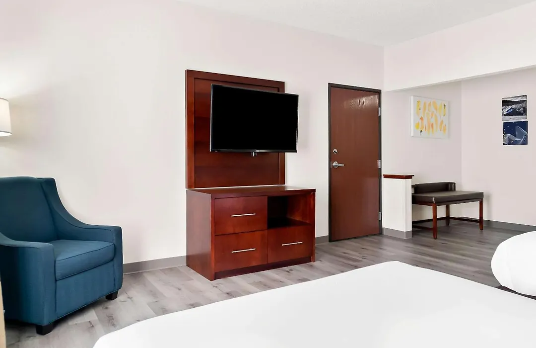 Holiday Inn Express & Suites Southfield - Detroit-1
