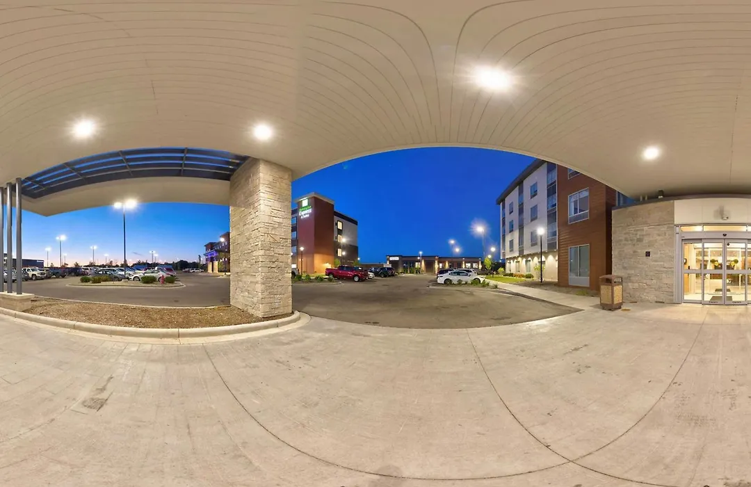 Fairfield Inn & Suites By Marriott Milwaukee Brookfield-1