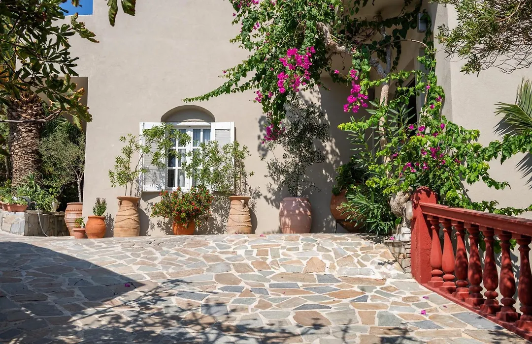 Cavos Bay Hotel & Studios-1