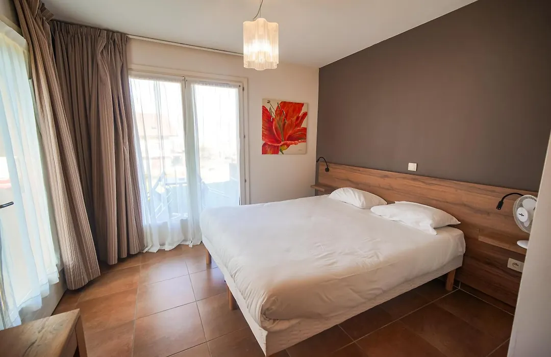 Résidence Hôtelière Spa Les Chataigniers-1