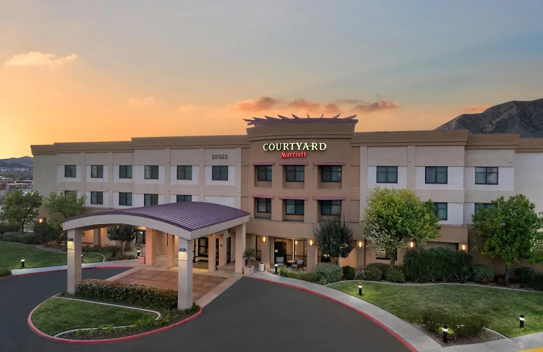 Courtyard By Marriott Santa Clarita Valencia-1