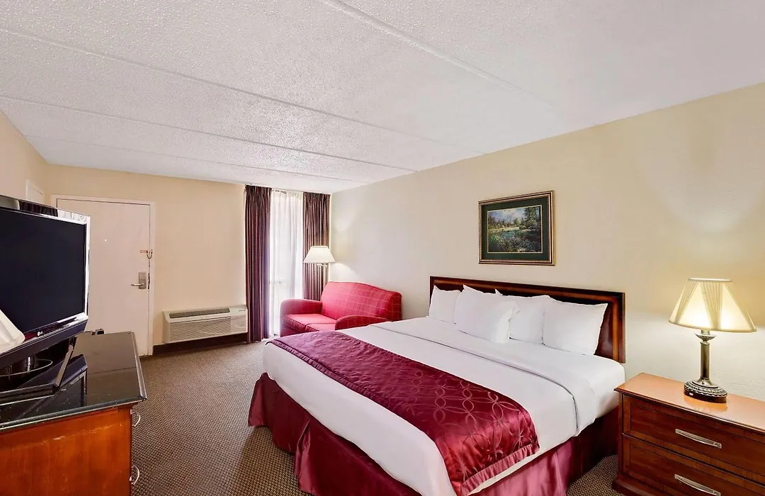 Days Inn By Wyndham Bay City-1