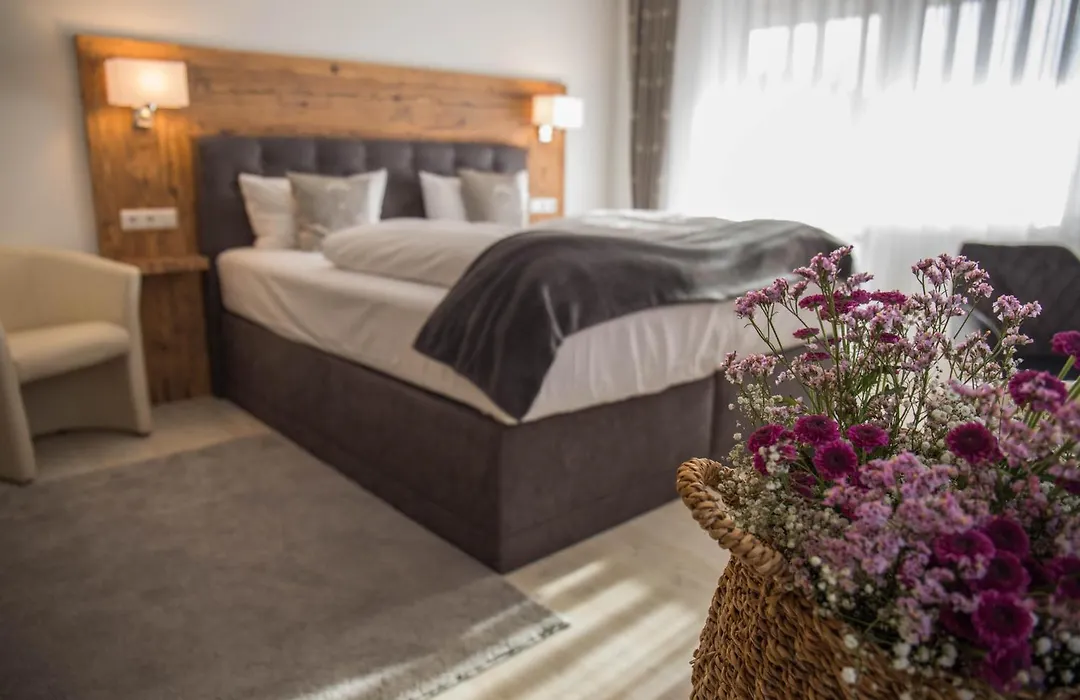 Familienhotel Friedrichshof-1