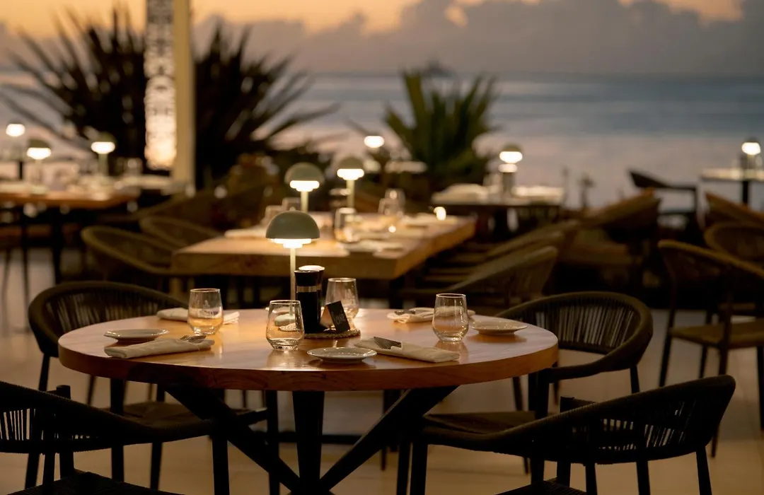 Cook'S Bay Hotel & Suites-1