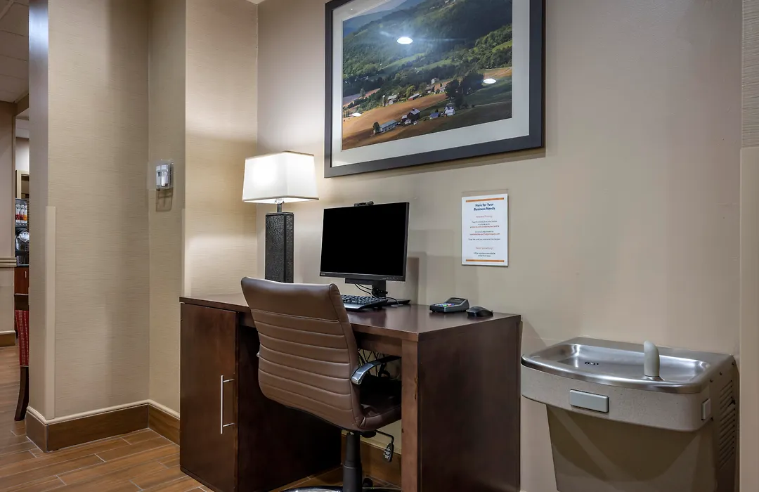 Comfort Suites State College Near Penn State - Steps Away From Psu!-1