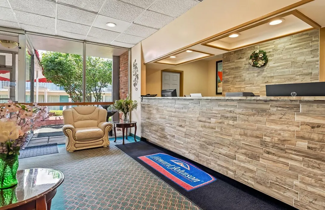 Howard Johnson By Wyndham Albany-1