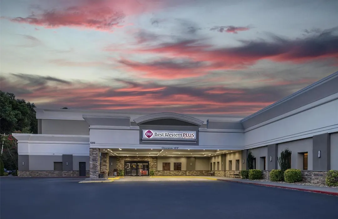 Best Western Plus Clemson Hotel & Conference Center-1