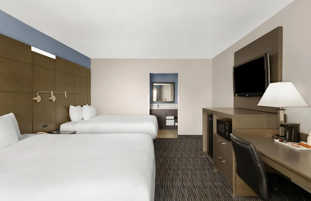 Travelodge Inn & Suites By Wyndham Anaheim On Disneyland Dr-1
