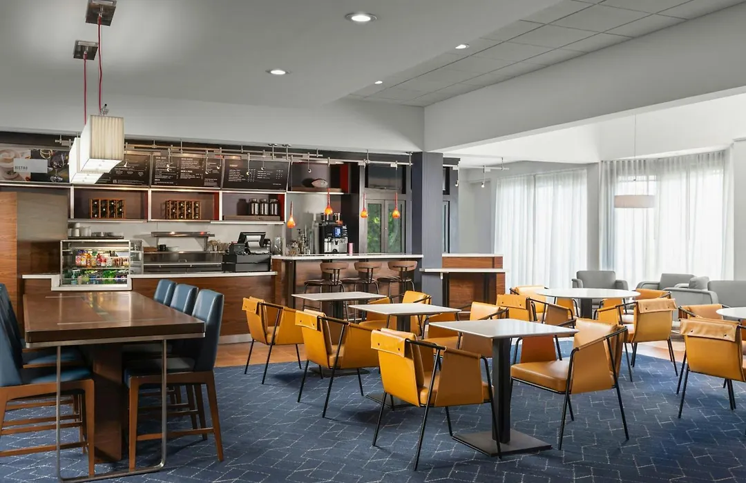 Courtyard By Marriott Dallas-Fort Worth/Bedford-1