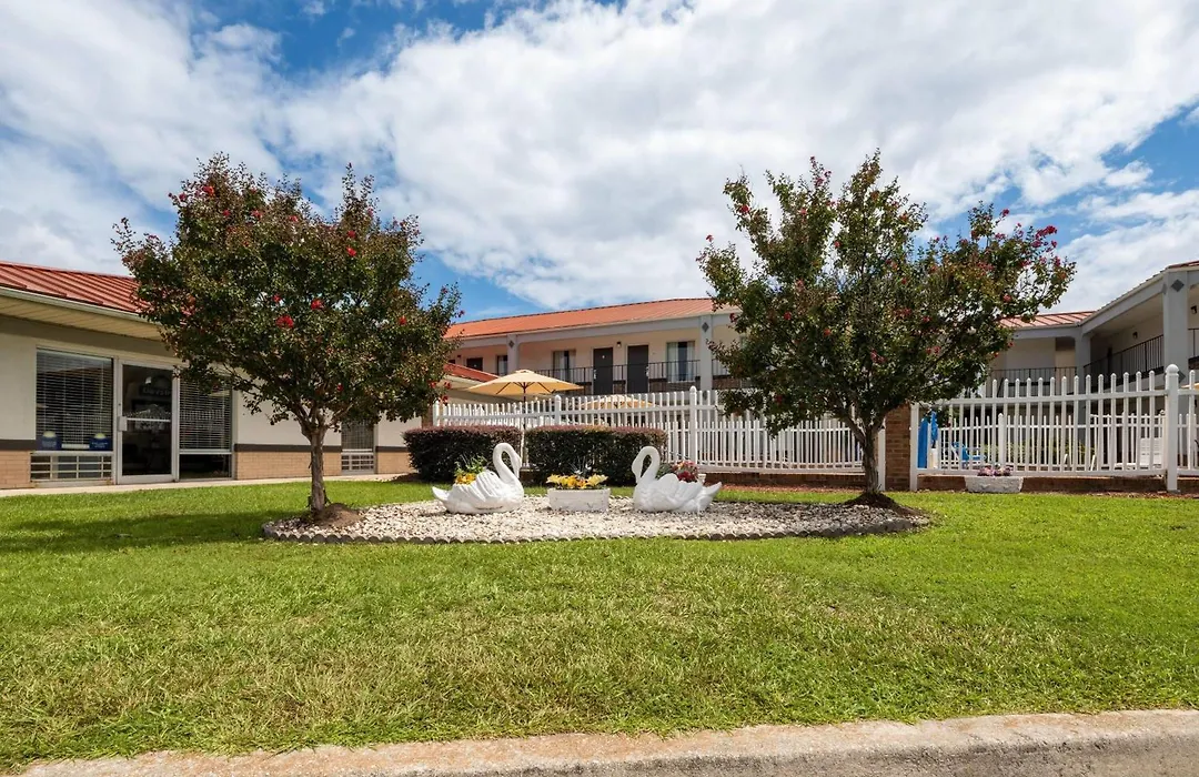 Days Inn By Wyndham Augusta Wheeler Road-1