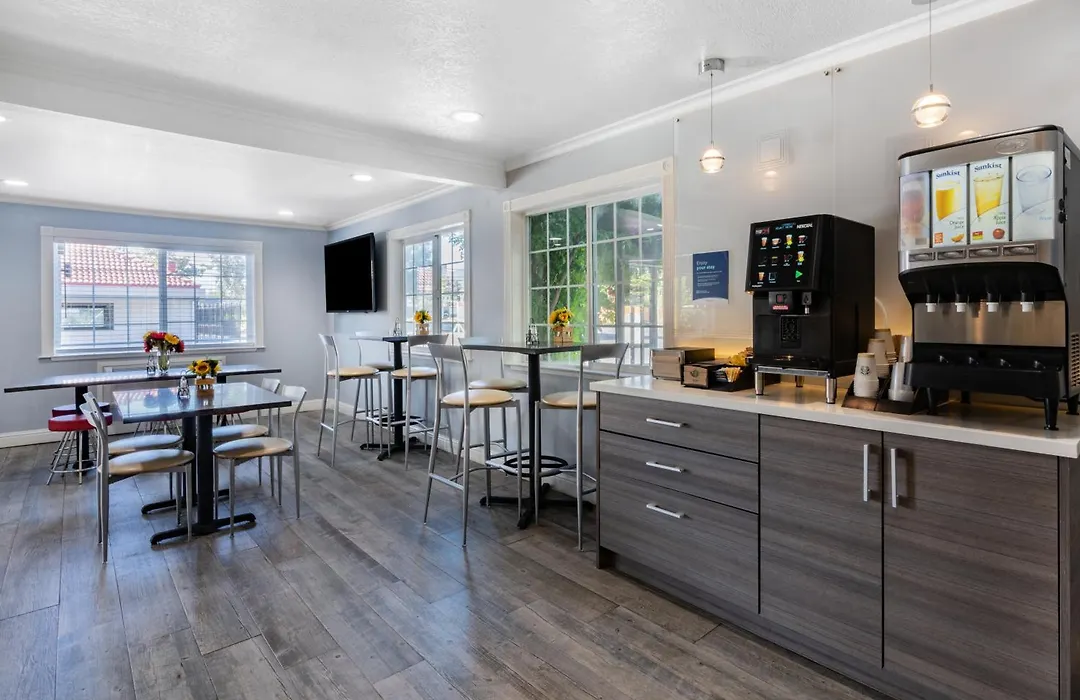 The Orchard Hotel Ukiah Wine Country Free Breakfast, Pool, & Hot Tub-1